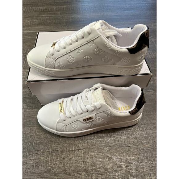 Renzy Shoes - Guess Renzy Debossed Logo Low-Top Women's Sneakers, Size 7.5, White